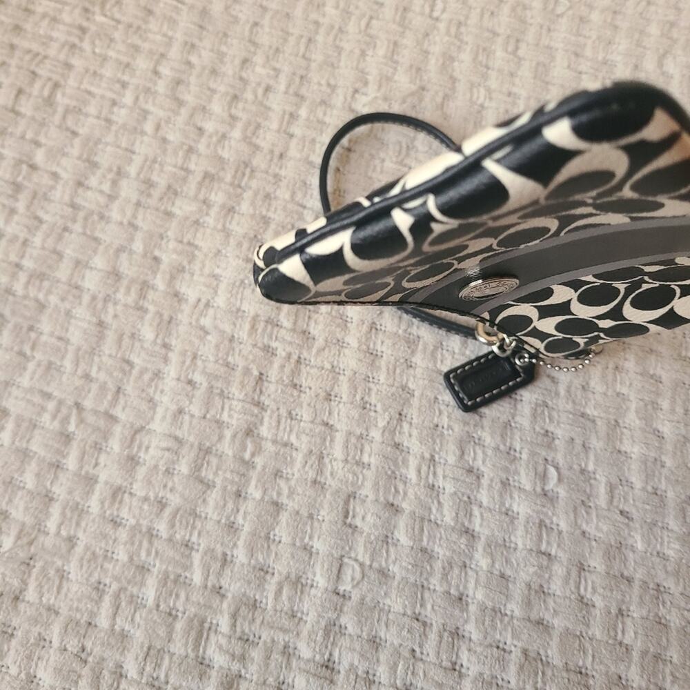 Coach Black and White Patterned Wristlet - Picture 4 of 9